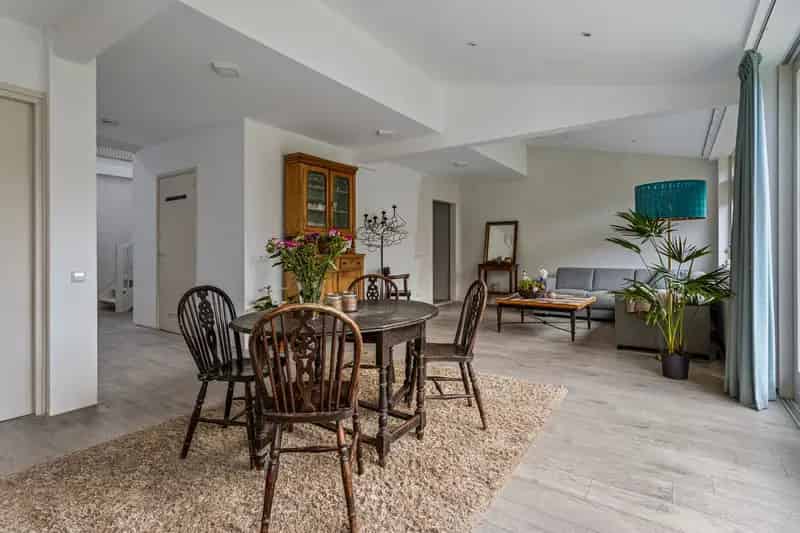 Huis te koop Den Bosch: Ruime halfvrijstaande woning met garage en tuin