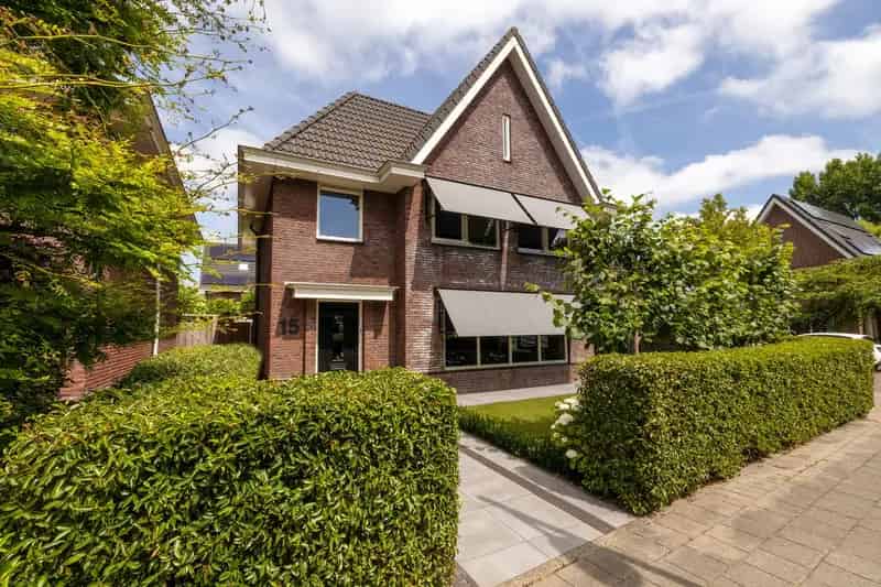 Huis te koop Naaldwijk 5 slaapkamers 2 badkamers ruime tuin