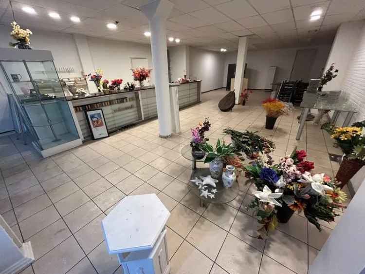 Heerlen Heerlerheide Ruim Woon Winkelpand 3 slaapkamers Garageboxen