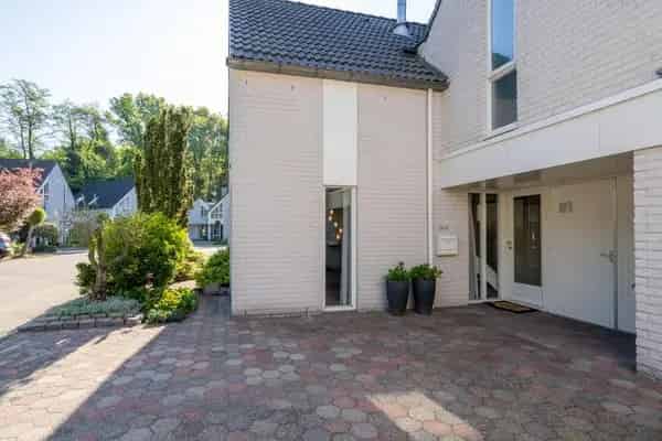 Ruime woning Enschede Helmerhoek 4 slaapkamers tuin op het zuiden