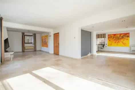 4 Slaapkamers Appartement 257m2 Sittard Luxe Zwembad