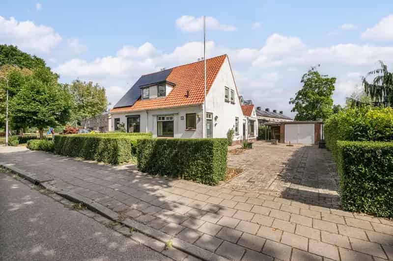 Twee Onder Een Kap Huissen Renovatieproject Ruime Tuin Garage