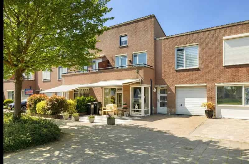 Huis te koop Hoofddorp 3 slaapkamers garage aan het water