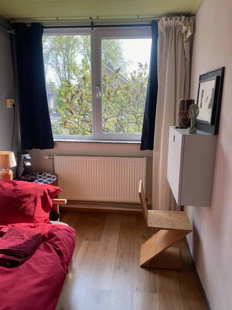 Rustige Eenpersoonskamer met Glasvezel en Badkamer