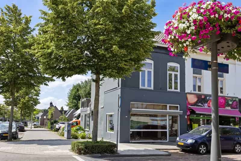 Huis te koop Waalwijk Centrum 154m2 Winkelruimte Dakterras