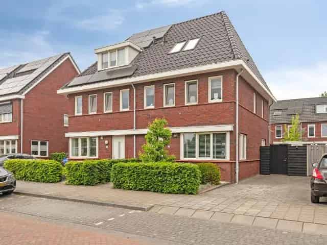Twee Onder Een Kapwoning Veenendaal Oost 132m2