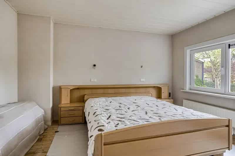 Ruime Tweekapper Lisztlaan 7: 3 Slaapkamers, Grote Tuin & Garage