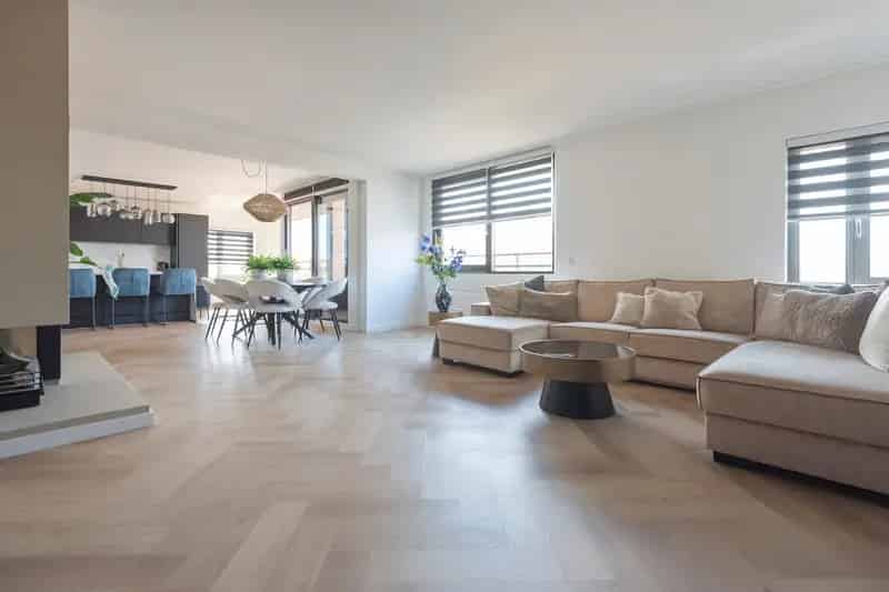 Ruim luxe appartement Beverwijk 116m2 eigen parkeerplaats balkon