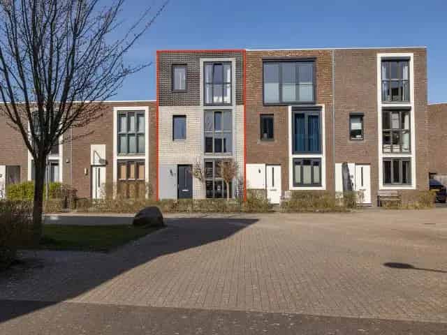 Luxe 6-Kamer Eengezinswoning te Koop in Almere Poort
