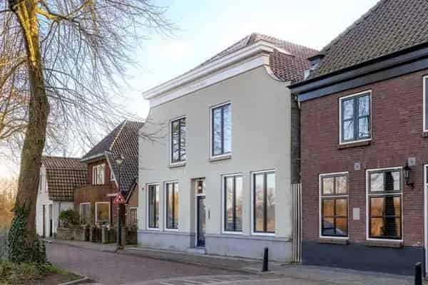 Uniek Herenhuis aan de Dieze te Engelen