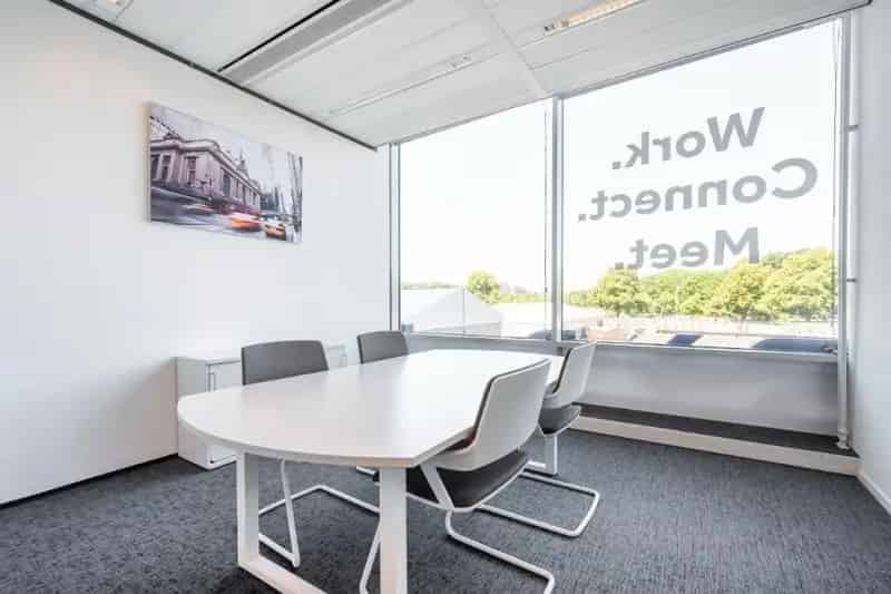 Privékantoor 3-4 Personen  Snel Wifi Gemeubileerd