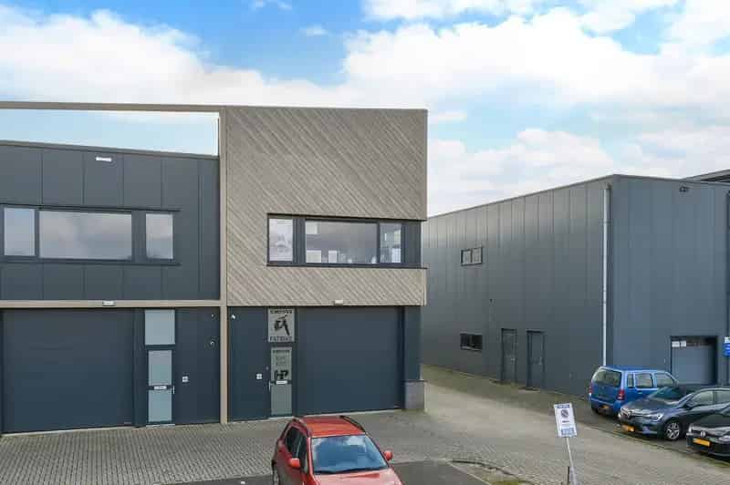 Bedrijfsunit te huur Ermelo 93m2 begane grond 87m2 verdieping
