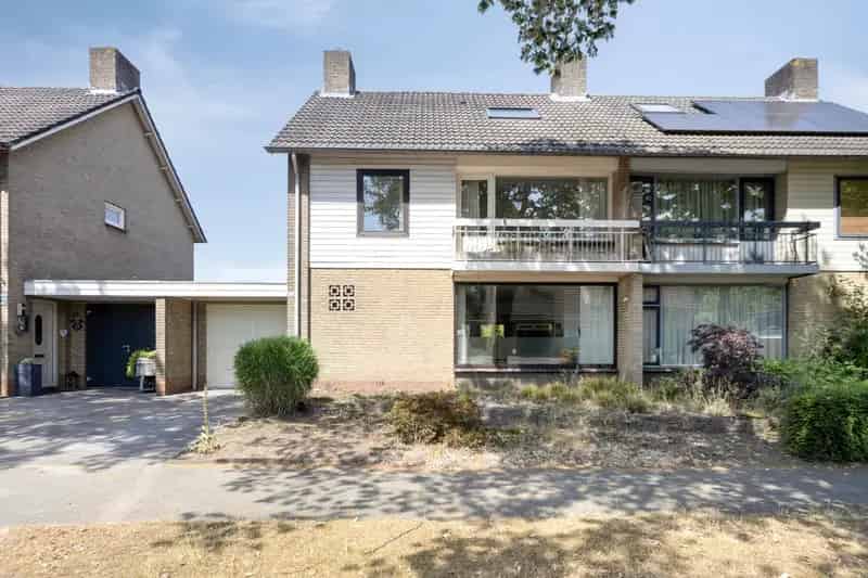 Ruime gezinswoning te Asten met 4 slaapkamers en garage