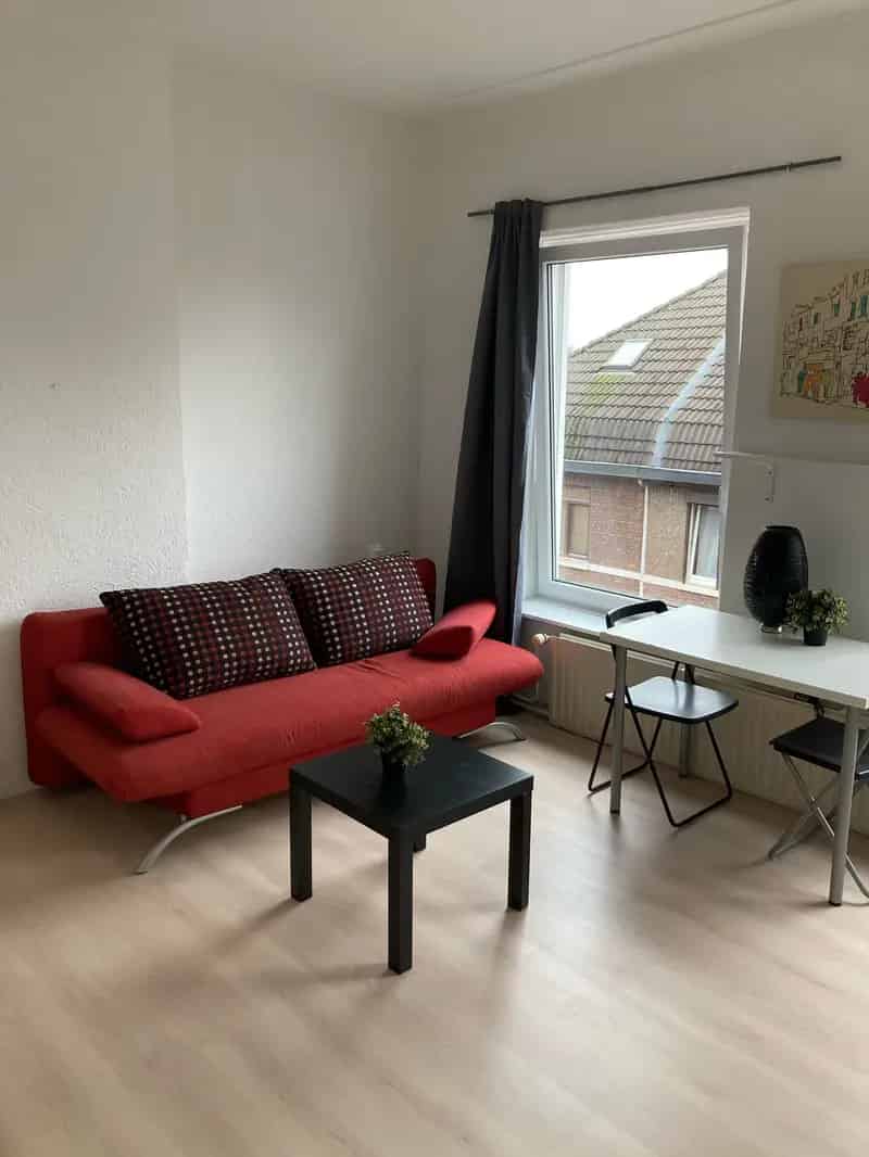 Kamer te Huur Gemeubileerd Nabij Winkels en Openbaar Vervoer