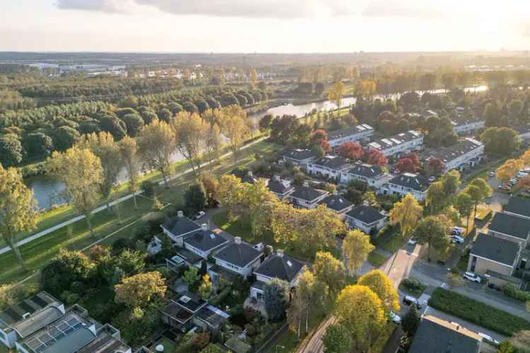 Eengezinswoning Te Koop in 1, Vlinderplantsoen, Almere, Flevoland