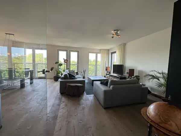 Ruim 3-kamer appartement Bos en Lommer