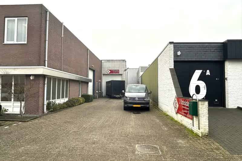 Bedrijfshal te Huur Woerden 398m2 Kantoor Entresol