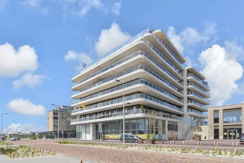 Penthouse te koop: Ruim appartement 131m² met 105m² terras en zeezicht