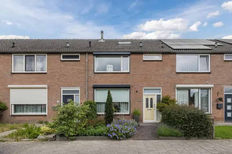 Ruime 4 Slaapkamers Tussenwoning Terneuzen Nabij Winkelcentrum