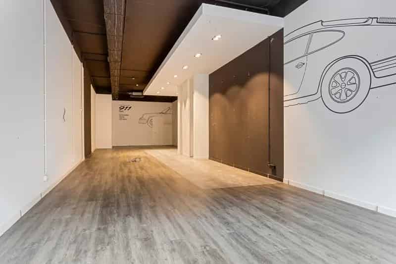 Winkel te Huur Sneek: 133m², 4 Meter Hoogte, Magazijn