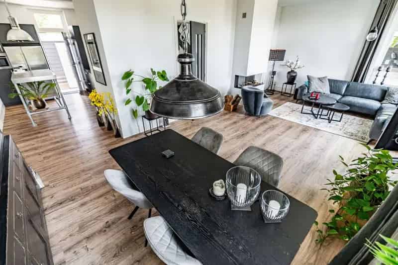 Geringe renovatie tweekapper Leiden Vliet