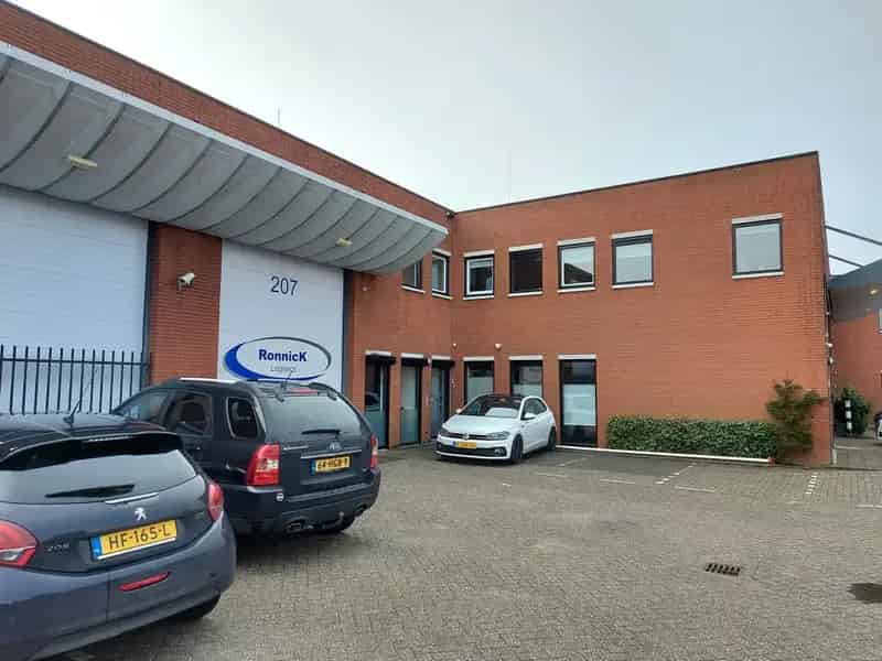 Bedrijfsruimte Schiphol Oost 180m2 Kantoor Entresol