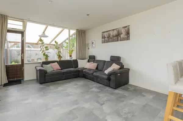 Tussenwoning Lombardijen 2 slaapkamers tuin garagebox