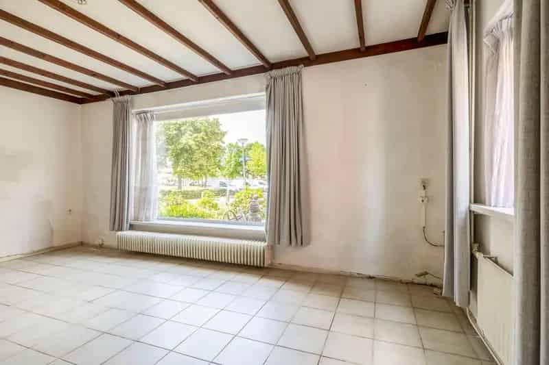 Huis te koop Waalwijk 4 slaapkamers grote keuken garage