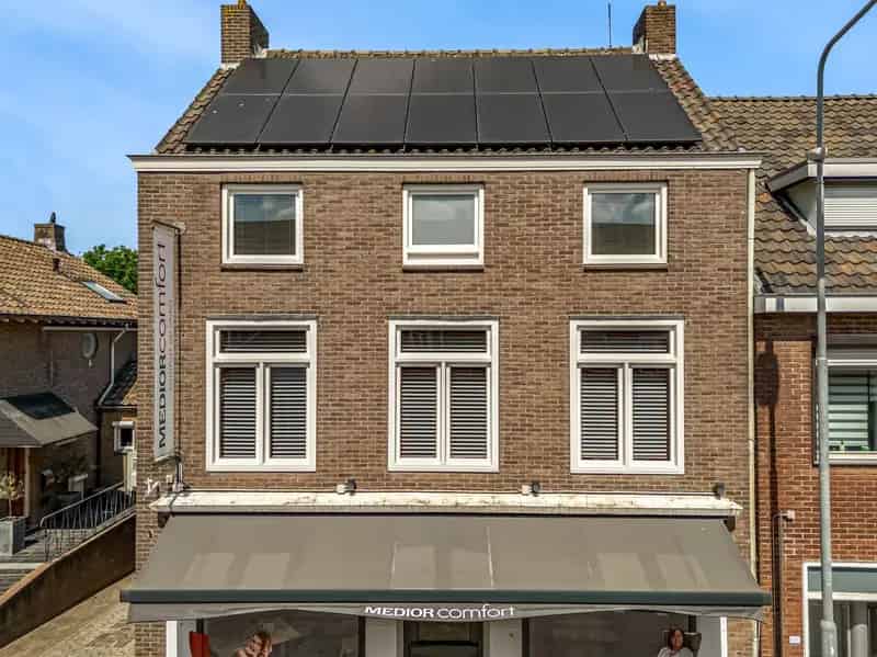 Winkelruimte met Bovenwoning te Koop in Nuth