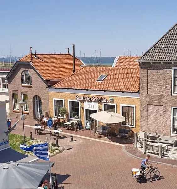 Restaurant De Schelde te koop: Visrestaurant met woonhuis