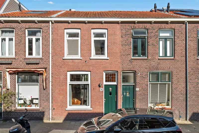 Huis te koop Delft Willemstraat: 2 slaapkamers, tuin, nabij centrum