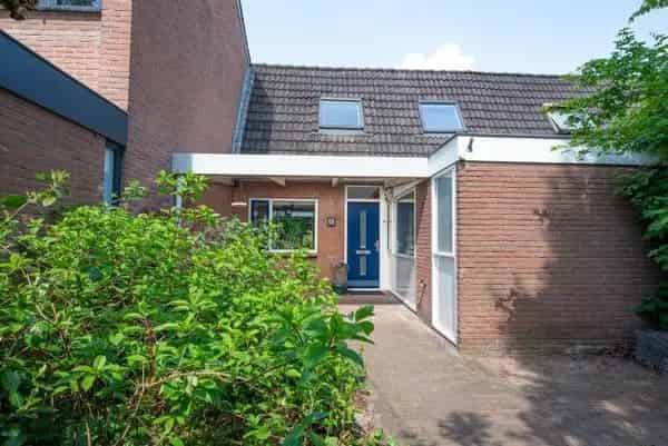 Tussenwoning te Pax: Licht, modern, 2 slaapkamers, tuin aan het water