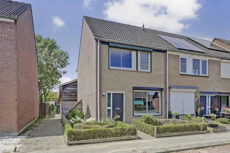 Hoekwoning 3 slaapkamers moderne keuken zonnige tuin
