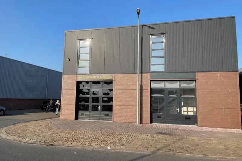 Bedrijfshal IJmuiden 60m² te Koop of te Huur A++ Label