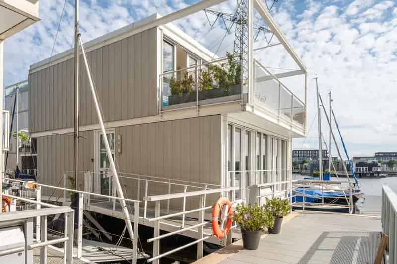 Watervilla IJburg: 4 slaapkamers, aanlegsteiger, dakterras