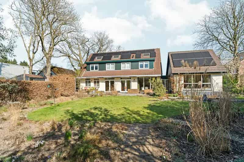 Huis te koop Velp: Royale villa met 6 slaapkamers en grote tuin
