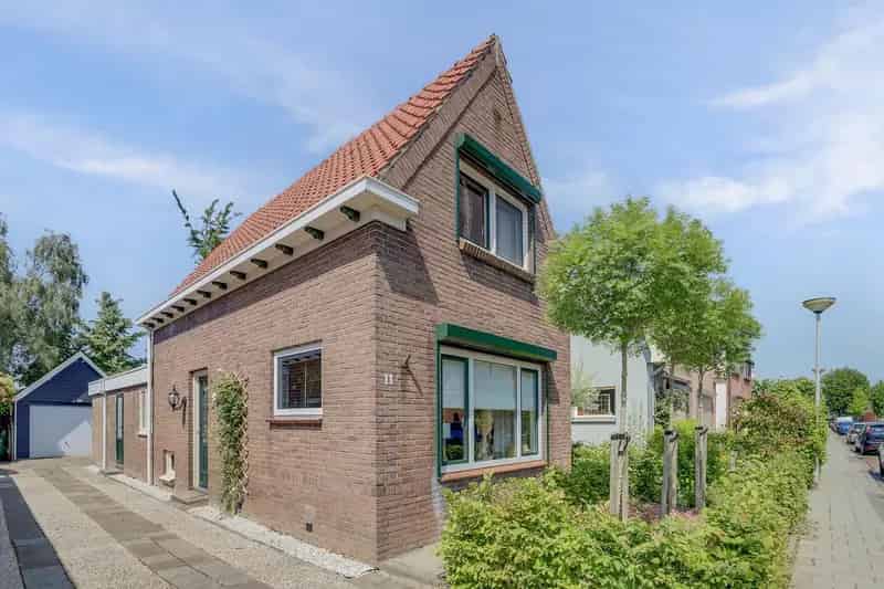 Vrijstaande woning te Kapelle - Instapklaar met diepe tuin en garage