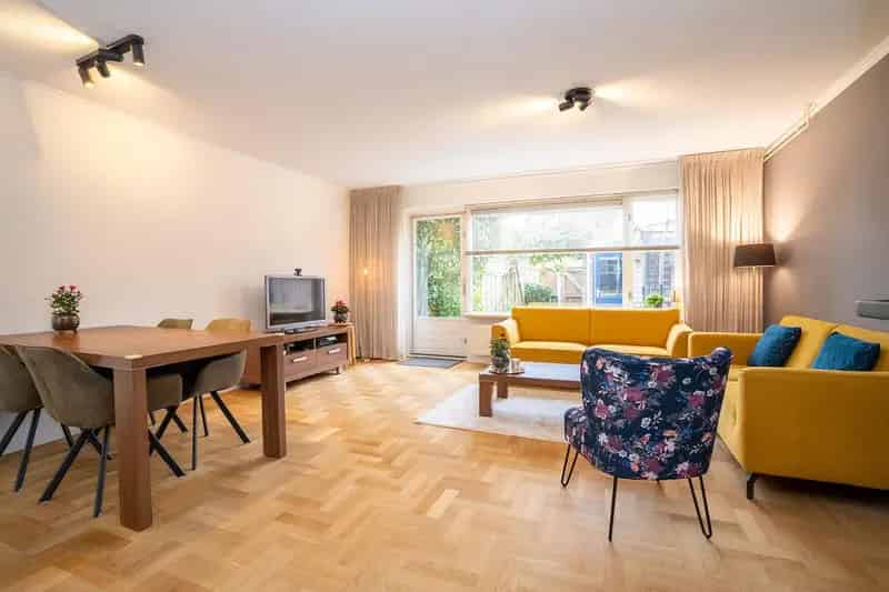 Ruime 4 Slaapkamers Tussenwoning Ruwenbos Luxe Keuken Energielabel B