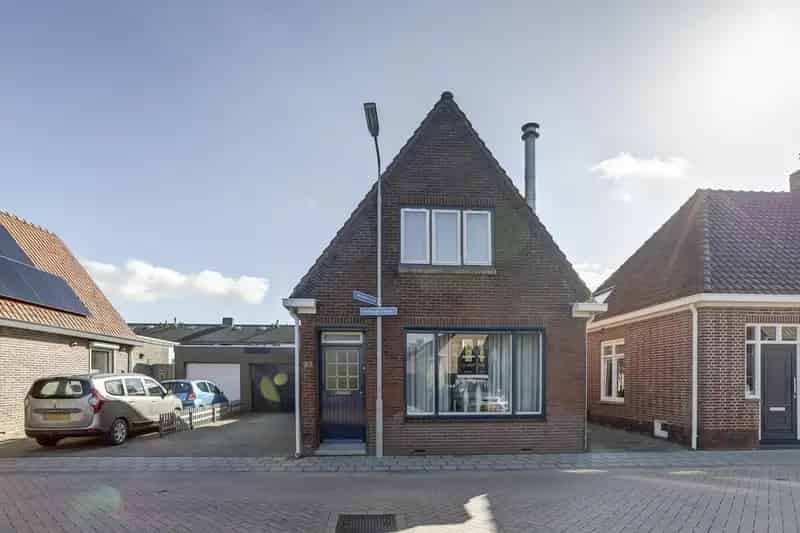 Vrijstaande woning Kruiningen garage oprit 74m2 tuin vijver