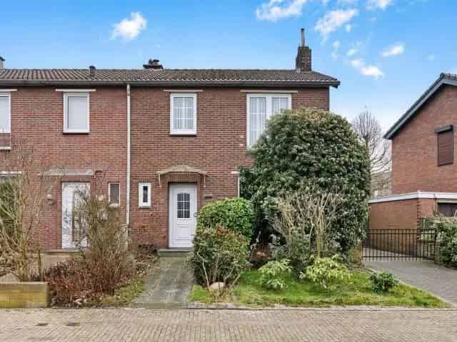 3 Slaapkamer Huis Landgraaf Garage Berging Tuin