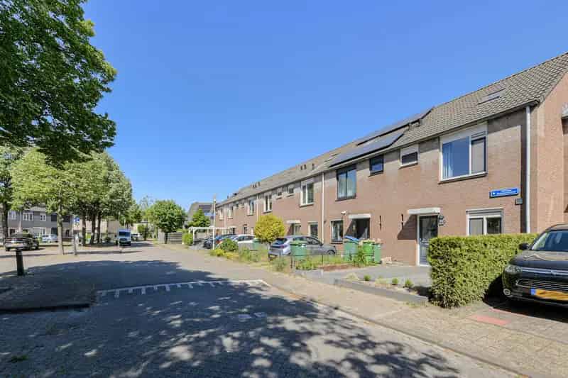 Huis te koop Breda: 4 slaapkamers, diepe tuin, moderne keuken