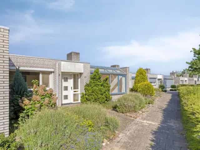 Royale Bungalow in Roosendaal met 3 slaapkamers en garage