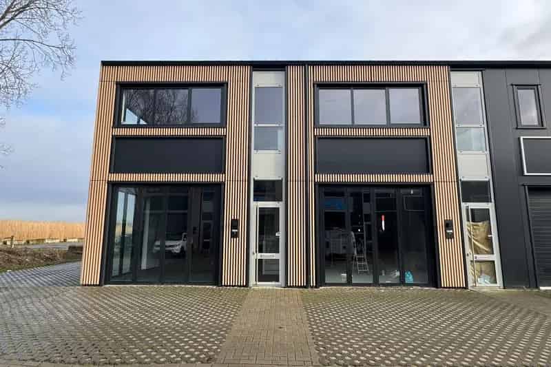 Bedrijfsunit te huur Lijnden 106m2