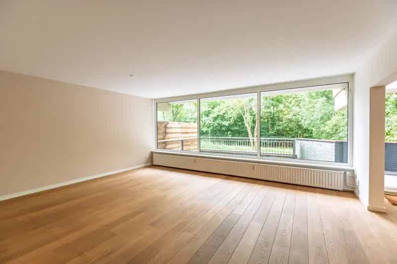 Appartement te koop Delft - 4 kamers, ruim terras, nieuwe kozijnen