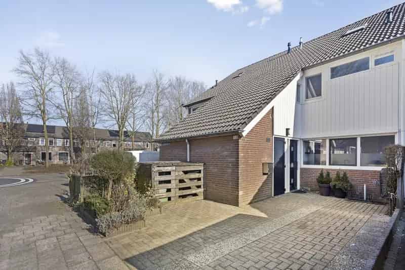 Moderne Tussenwoning 4 Slaapkamers Uden