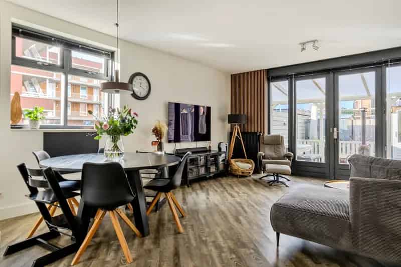 Eindwoning Bergschenhoek 3 slaapkamers moderne keuken tuin overkapping