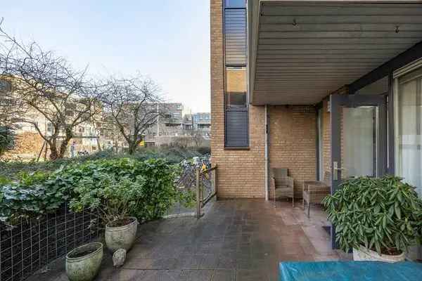 Gelijkvloers appartement met tuin en parkeerplek