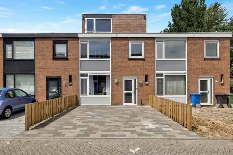 Huis te koop Hoogvliet: 6 slaapkamers, 2 badkamers, zonnige tuin