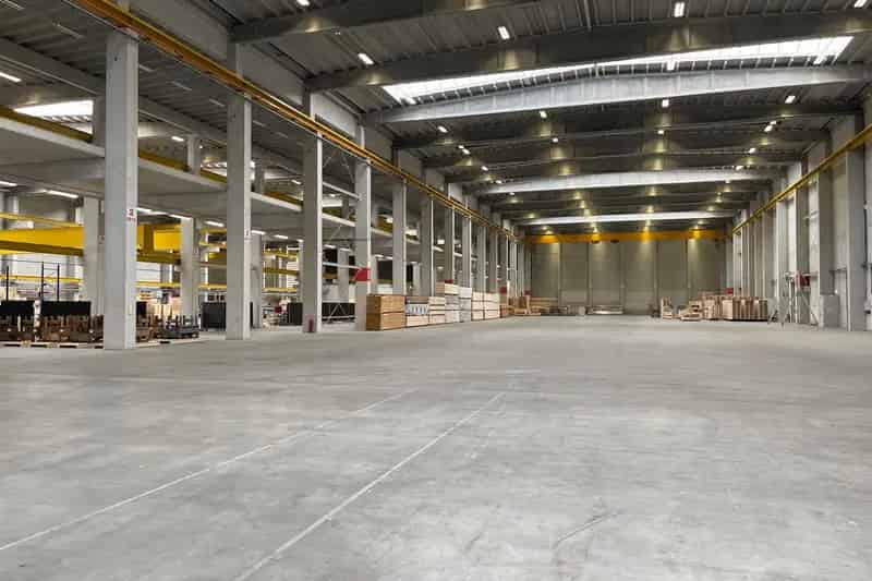 Bedrijfshal te Huur Weert 8000m2 Opslagruimte