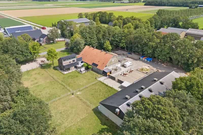 Agrarisch bedrijf Espel: moderne woning met paardenfaciliteiten